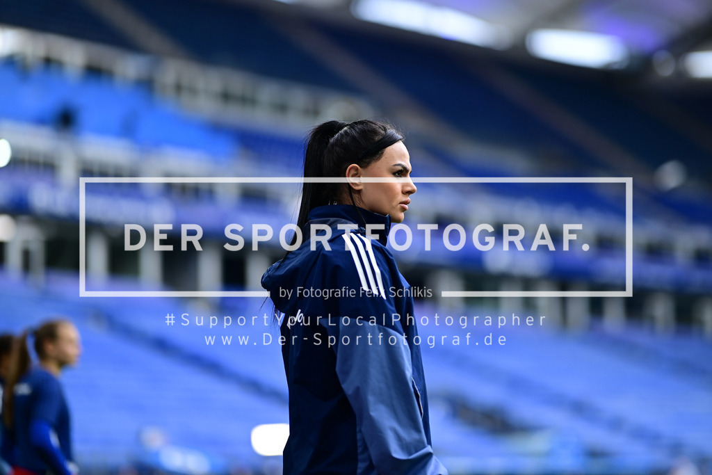 Fußball I Frauen I Saison 2025-2026 I Bundesliga I 22. Spieltag I Hamburger SV - Bayer 04 Leverkusen I 138449 | Portrait, Porträt, Portraitaufnahme, Personenfoto, Einzelbild, Einzelfoto, Halbportrait: Nigar Mirzaliyeva (4, Hamburger SV) - Realized with Pictrs.com