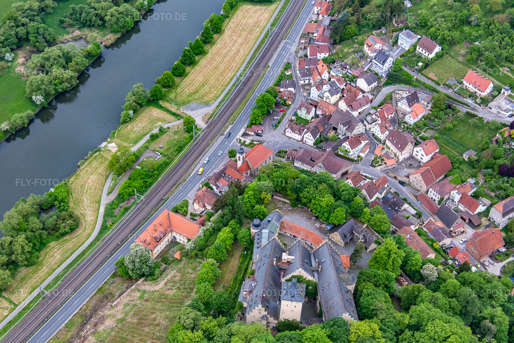 Luftbild: Schloss Mainberg im Ortsteil Mainberg in Schonungen im Bundesland Bayern in Deutschland. Foto: IMG_079116.jpg vom 15.05.2015 durch Werner Riehm/FLY-FOTO.de