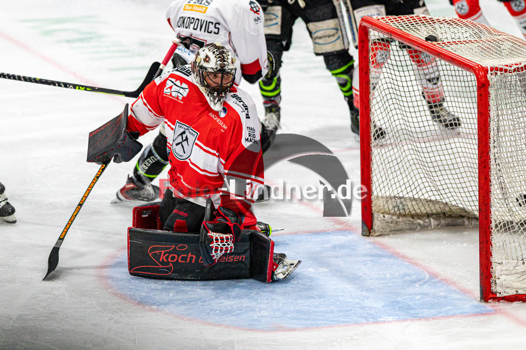 Spiel 1 Finale TSV Peißenberg Miners vs EHC Königsbrunn | Eishockey Bayernliga Playoffs 2023/2024, Spiel 1 Finale TSV Peißenberg Miners vs EHC Königsbrunn, 20240322,
Tor Königsbrunn,
2024-03-22 in Peißenberg (Eisstadion)
31 Korbinian SERTL (Miners Goali 31)
Copyright: WolfgangxLindner foto-lindner.de