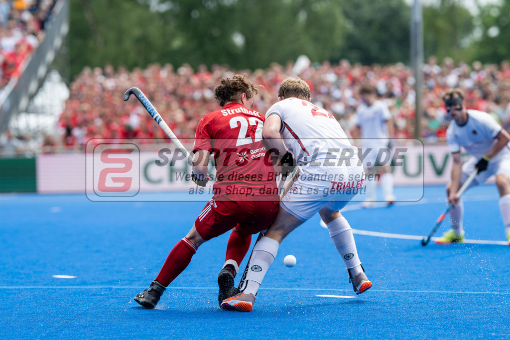 Final4_20250601-1447-Z82_9239 | Krefeld, Deutschland, 01.06.2025:  Feldhockey Final4 2025 – „Deutsche Feldhockey-Meisterschaften 2025“ Crefelder HTC - Rot-Weiss Köln (Finale Herren) im Gerd-Wellen-Hockeyanlage am 01.06.2025 in Krefeld, Deutschland. (Foto von Kramhöller/Fehrmann/Kaste)Krefeld, Germany, 01.06.2025: Feldhockey Final4 2025 – „Deutsche Feldhockey-Meisterschaften 2025“ Harvestehuder HTC - Düsseldorfer HC (Finale Damen) in Gerd-Wellen-Hockeyanlage at 01.06.2025 in Krefeld, Deutschland. (Foto from Kramhöller/Fehrmann/Kaste)