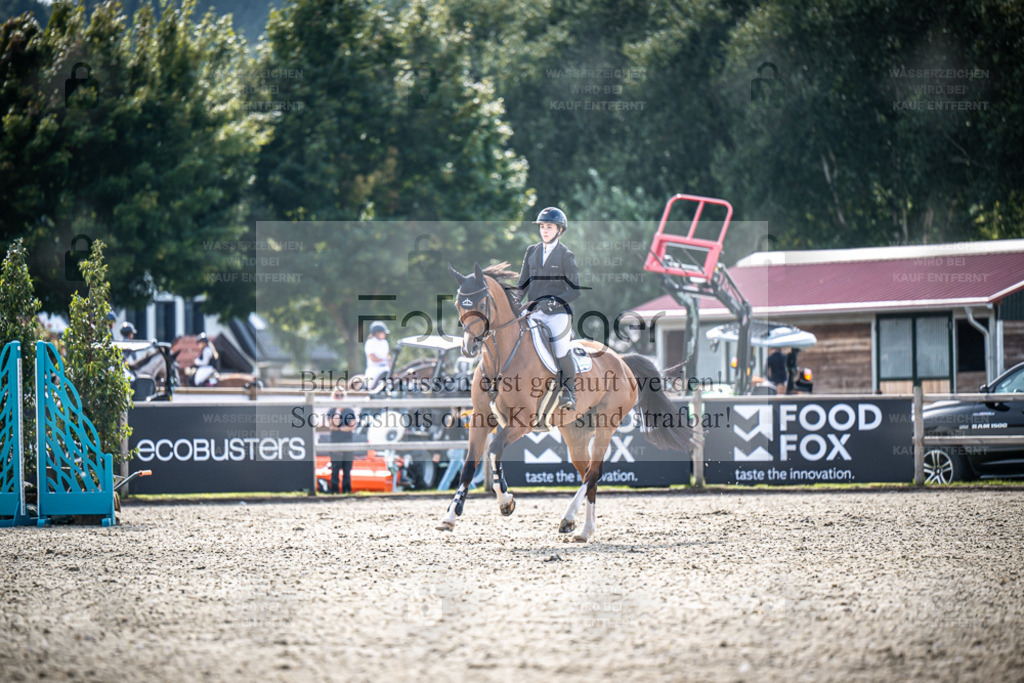 DOS_1093 | Entdecke hochwertige Reitturnierfotos von Foto Oger. Professionell, emotional und authentisch – jetzt Lieblingsmomente im Shop bestellen. - Realisiert mit Pictrs.com