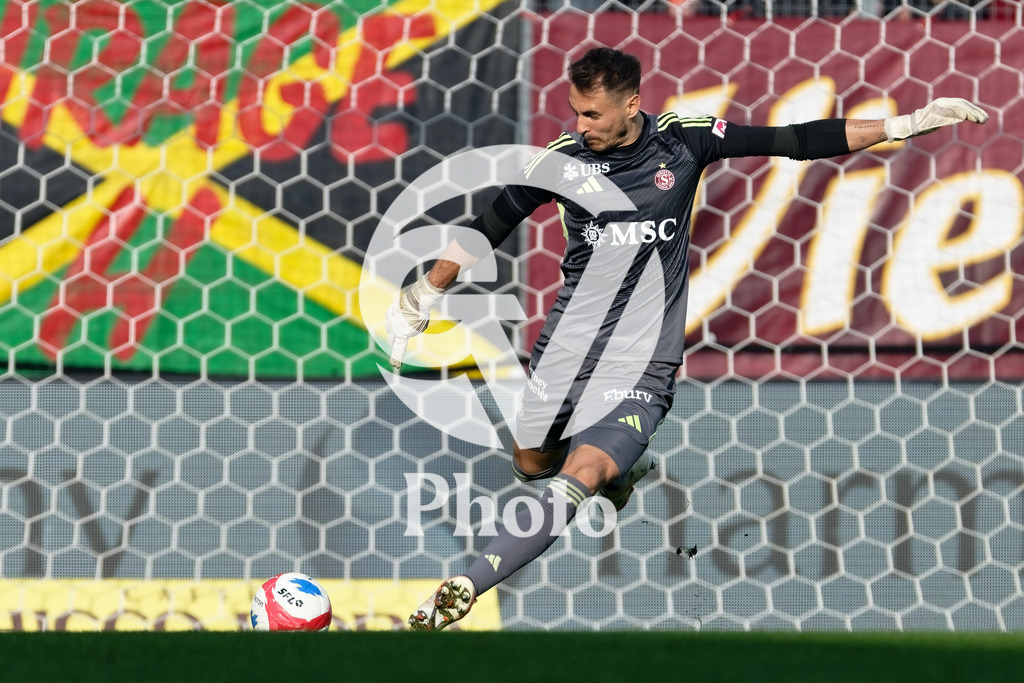 Brack Super League - Servette FC v FC Zurich | Joel Mall (1 Servette FC) shoots the ball (action)  during the Brack Super League match between Servette FC and FC Zurich at Stade de Geneve in Geneva, Switzerland