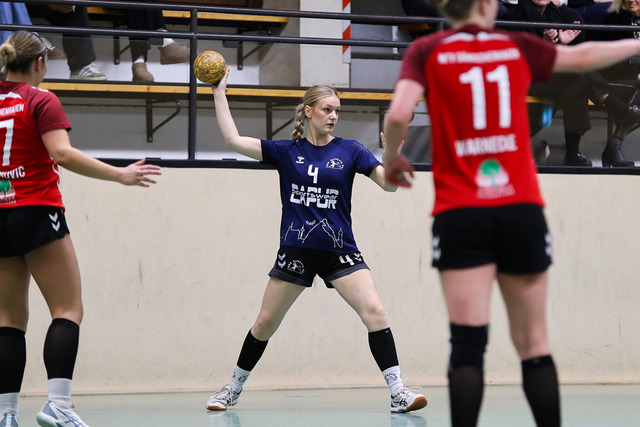 Handball I Damen I Saison 2025-2026 I Verbandsliga Süd I HSG Kalkberg 06 - MTV Dänischenhagen I 14.12.2025.175 | Lorna Meta Schlott (4, HSG Kalkberg 06) - Realisiert mit Pictrs.com