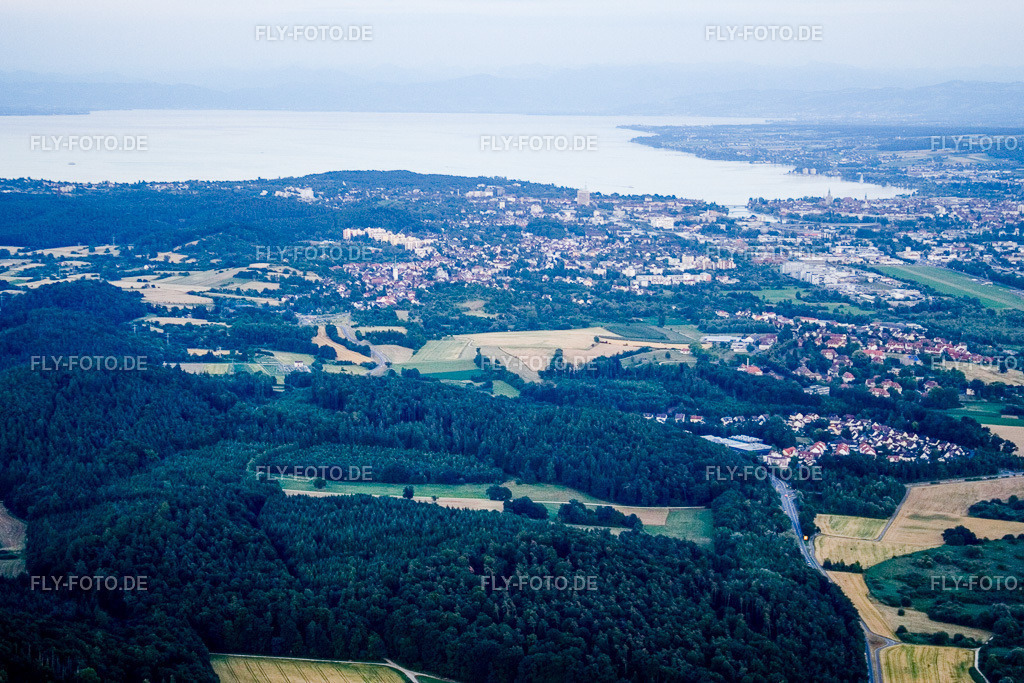 Ortsansicht | Luftbild: Ortsansicht im Ortsteil Wollmatingen in Konstanz im Bundesland Baden-Württemberg in Deutschland. Foto: IMG_11465.jpg vom 04.07.2008 durch Werner Riehm/FLY-FOTO.de - Realisiert mit Pictrs.com