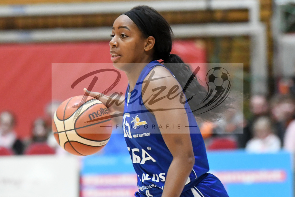 20200126_PANHAL_0076 | Basketball, Frauen: Cori Coleman (GISA LIONS SV Halle) in Aktion, am Ball, Einzelaktion beim Spiel der Toyota DBBL zwischen GiroLive-Panthers Osnabrück vs. GISA LIONS SV Halle am 26.01.2020 im Panthers Dome in Osnabrück, Deutschland.(Foto von Nico Paetzel) - Realisiert mit Pictrs.com