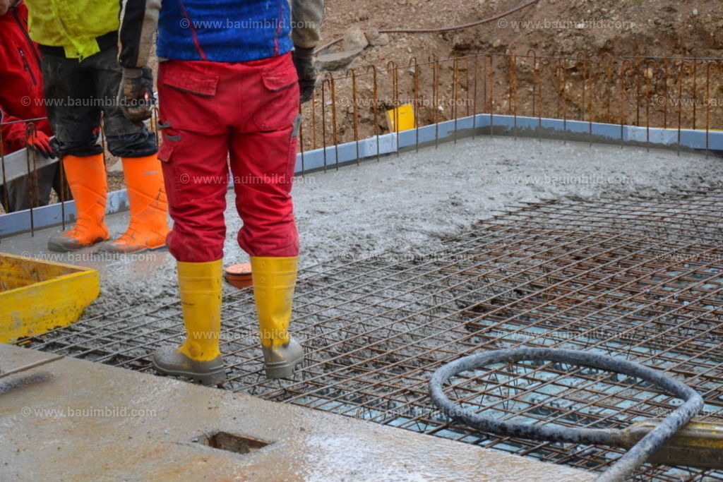 bib-lg04-betonarbeiten-0579 | Nach LV-Leistungsgruppen sortierte Detailfotos über den Bau eines Hauses. Alle Hausbau-Bilder direkt vom Urheber und Autor der Website Haus-Selber-Bauen.com