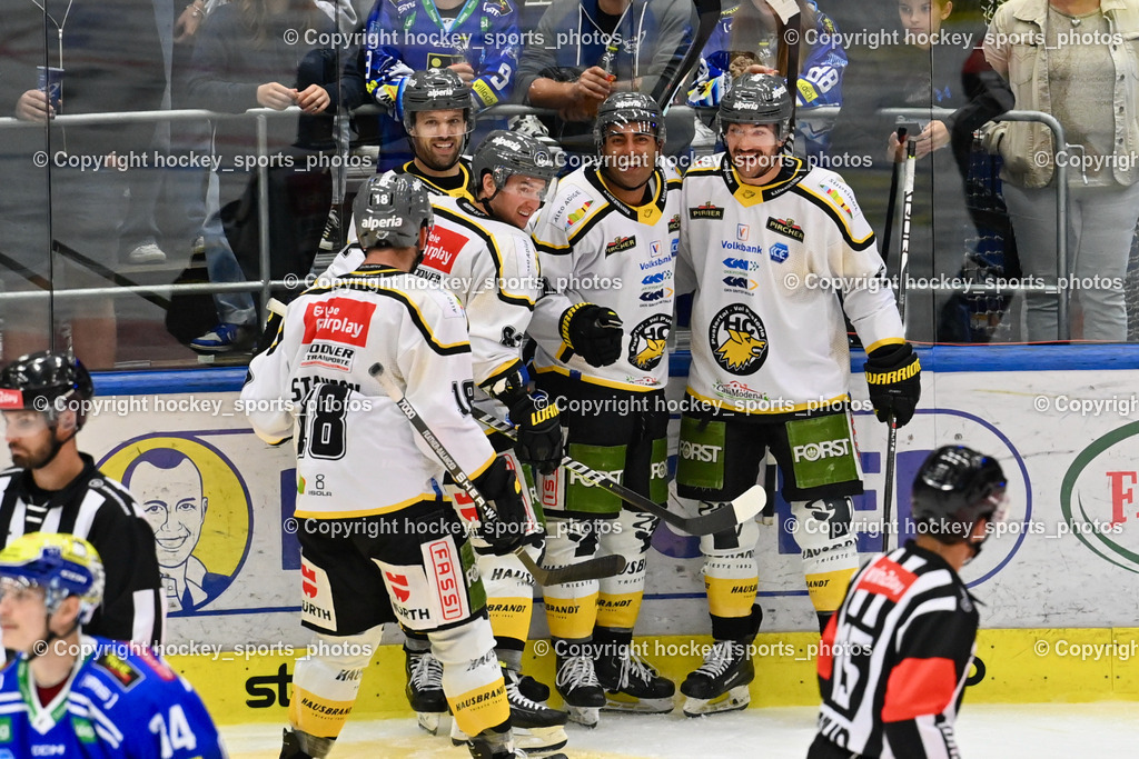 EC IDM Wärmepumpen VSV vs. HC Pustertal 8.10.2023 | Jubel HC Pustertal, EC IDM Wärmepumpen VSV vs. HC Pustertal 8.10.2023, EC IDM Wärmepumpen VSV vs. HC Pustertal am 08.10.2023 in Villach (Stadthalle Villach), Austria, (Photo by Bernd Stefan)