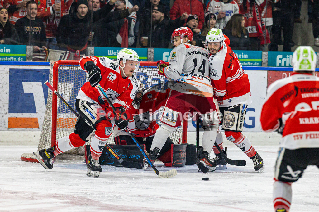 Halbfinale Spiel 1 TSV Peißenberg Miners vs TEV Miesbach | Eishockey Bayernliga Playoffs 2023/2024, Halbfinale Spiel 1 TSV Peißenberg Miners vs TEV Miesbach, 20240308,
Kampf vor dem Miners Tor,
2024-03-08 in Peißenberg (Eisstadion)
67 Maximilian MALZATZKI (Miners 67), 31 Korbinian SERTL (Miners Goali 31), 44 Martin LIDL (Miners 44), 14 Nick ENDRESS (TEV 14)
Copyright: WolfgangxLindner foto-lindner.de