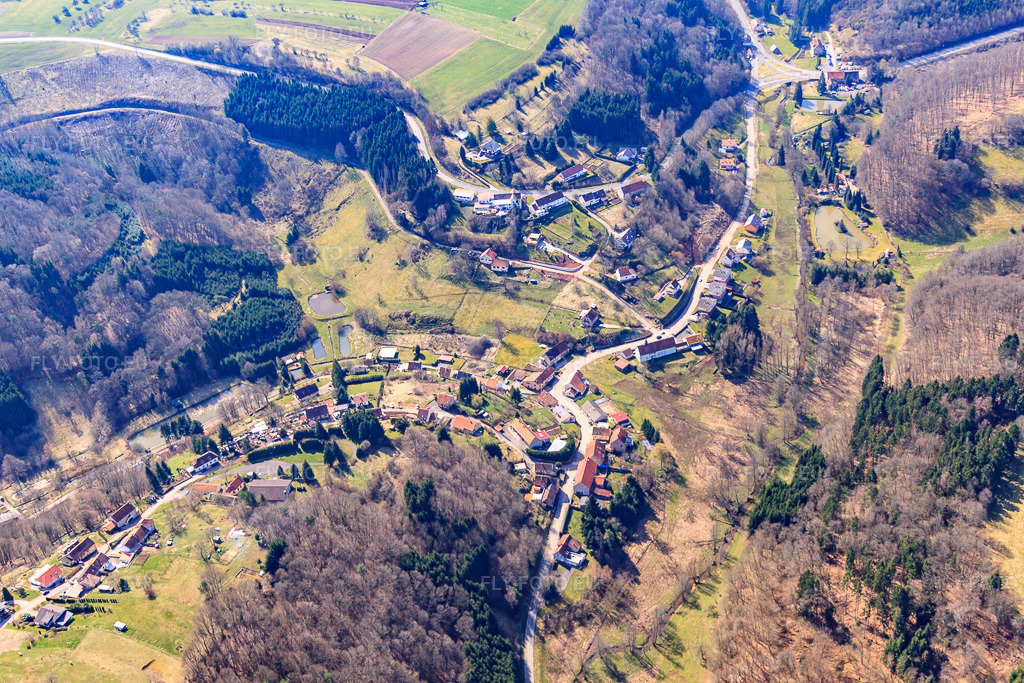 Vue aérienne: Vue de la ville depuis le nord-est à Siersthal dans le département Moselle, France – .Photo: IMG_38470.jpg prise le 20/03/2011 par Werner Riehm/FLY-FOTO.eu – Résolution de l'original: 4752 x 3168 px