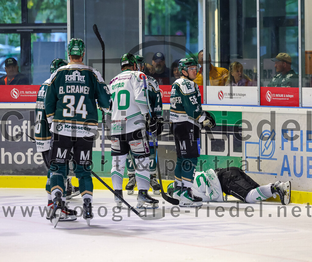 2025-09-21_071_TSV_Erding_gegen_Hoechstadter_Alligators | Erding, Deutschland, 21.09.2025:Eishockey, Oberliga Süd 2025 / 2026, 2. Spieltag, TSV Erding gegen Höchstadter Alligators, Endergebnis: 3:4Foto: Christian Riedel / fotografie-riedel.net