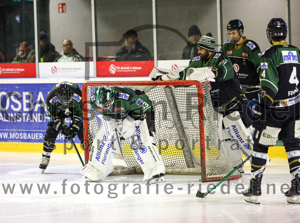 2023-02-10_003_TSV_Erding_gegen_ERSC_Amberg | Erding, Deutschland, 10.02.2023:
Eishockey, Bayernliga Meisterrunde Gruppe B 2022 / 2023, 3. Spieltag, TSV Erding gegen ERSC Amberg, Endergebnis: 6:3

Torwart Thomas Hingel (Erding Gladiators, #33), Torwart Christoph Schedlbauer (Erding Gladiators, #31), Florian Zimmermann (Erding Gladiators, #5), Simon Franz (Erding Gladiators, #4)

Foto: Christian Riedel / fotografie-riedel.net