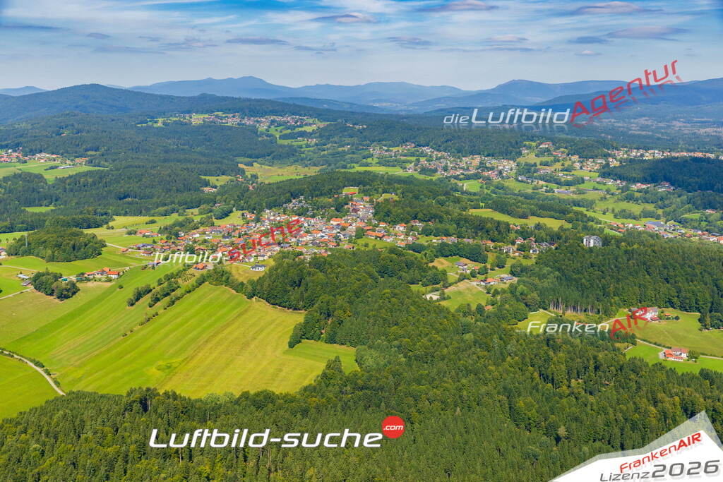 Schöne Luftaufnahme Oberkreuzberg Spiegelau - Die Luftaufnahme wurde 2025 vom Flugzeug heraus erstellt ( keine Drohne ) - Hochauflösende Luftaufnahme - für professionelle Ausdrucke geeignet. Die Geschenkidee !Mit Lizenz und Bildrechte bestellbar