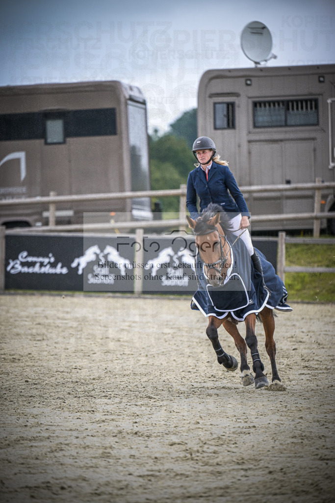 DOS_0186 | Entdecke hochwertige Reitturnierfotos von Foto Oger. Professionell, emotional und authentisch – jetzt Lieblingsmomente im Shop bestellen.Deutschlandweite Turnierfotografie. - Realisiert mit Pictrs.com