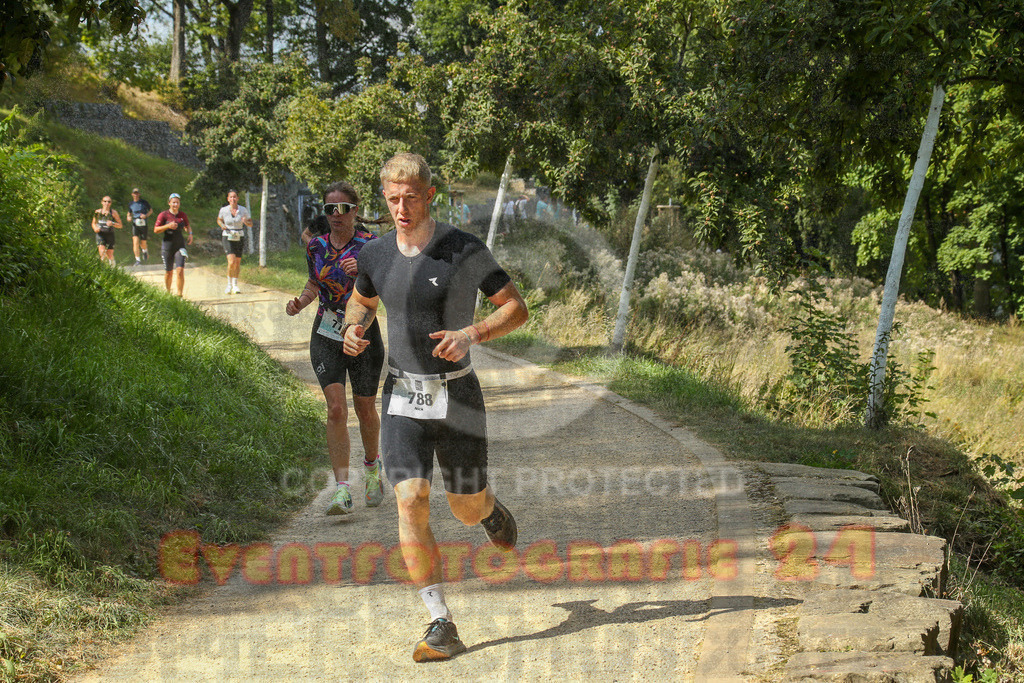 250824_1455_EX1_8041 | Sportfotografie im Rhein-Sieg Kreis, Köln, Bonn, NRW, Rheinland Pfalz, Hessen, etc. Unser Tätigkeitsfeld umfasst den Laufsport vom Volkslauf über den Marathon, Duathlon, Triathon bis zum Ultralauf wie Kölnpfad Ultra oder Schindertrail.