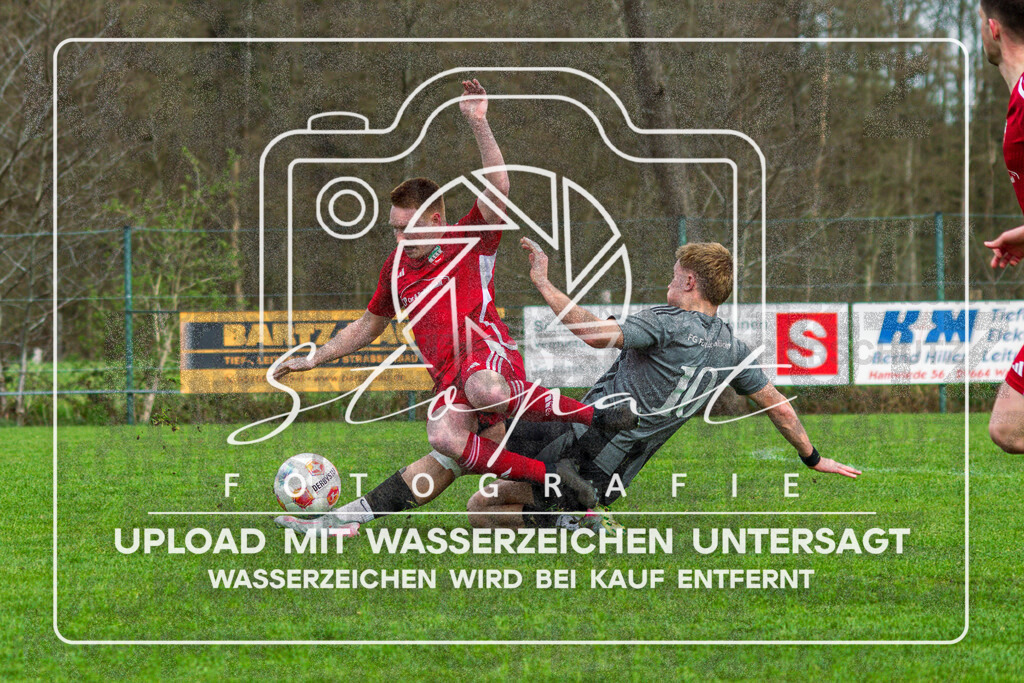 FGFSSCT-1015 | Nico-Miguel Mohr (SC Tewel #11) und Adam Jarkas (FG Fulde-Stellichte #10) beim Herren Kreisliga HK Spiel zwischen FG Fulde-Stellichte und SC Tewel im Lehrdestadion, Stellichte (Simon Paul Stopat) - Realisiert mit Pictrs.com
