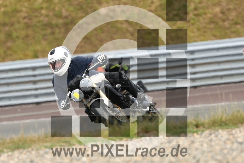 0141-20250616_05052 | Schöne Erinnerungen an spannende Momente - das festzuhalten ist unser Job. PIXELrace.de ist seit 2003 auf den Rennstrecken Europas unterwegs um die Action draußen beim Fahren und die wunderbare Stimmung imm Fahrerlager für euch einzufangen.