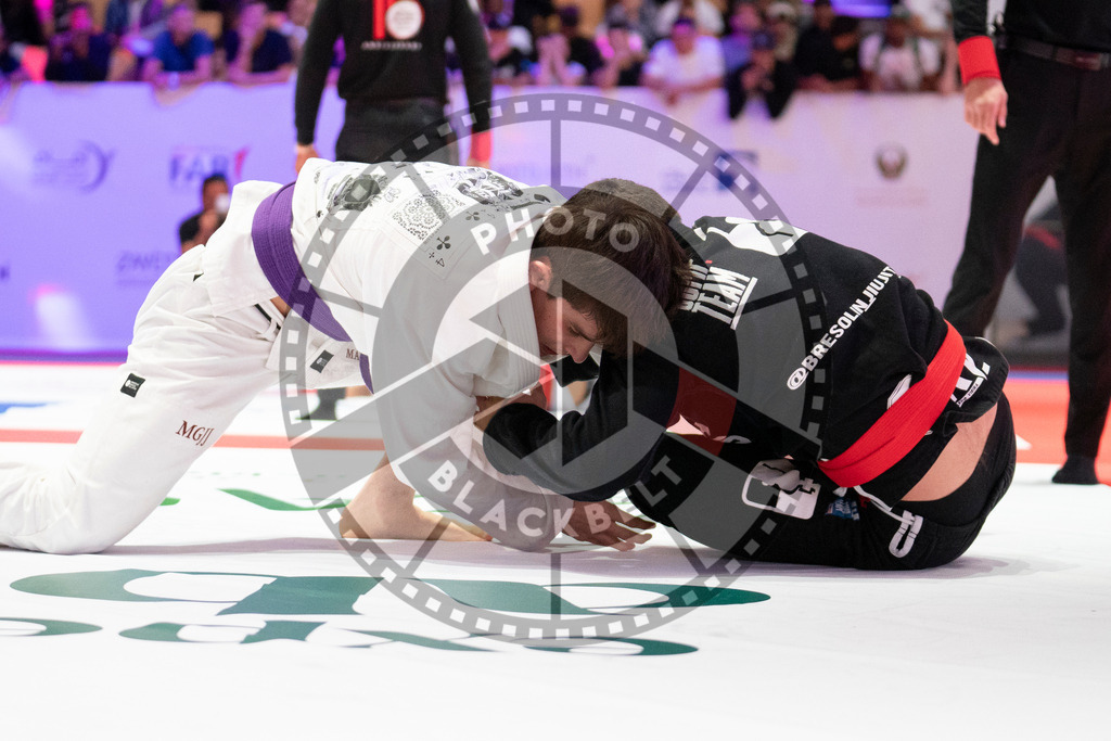 20231109PBB5917 | Fighters compete during the AJP World Professional Championship in the Mubadala Arena in Abu Dhabi, Arab United Emirates, on November 9, 2023.