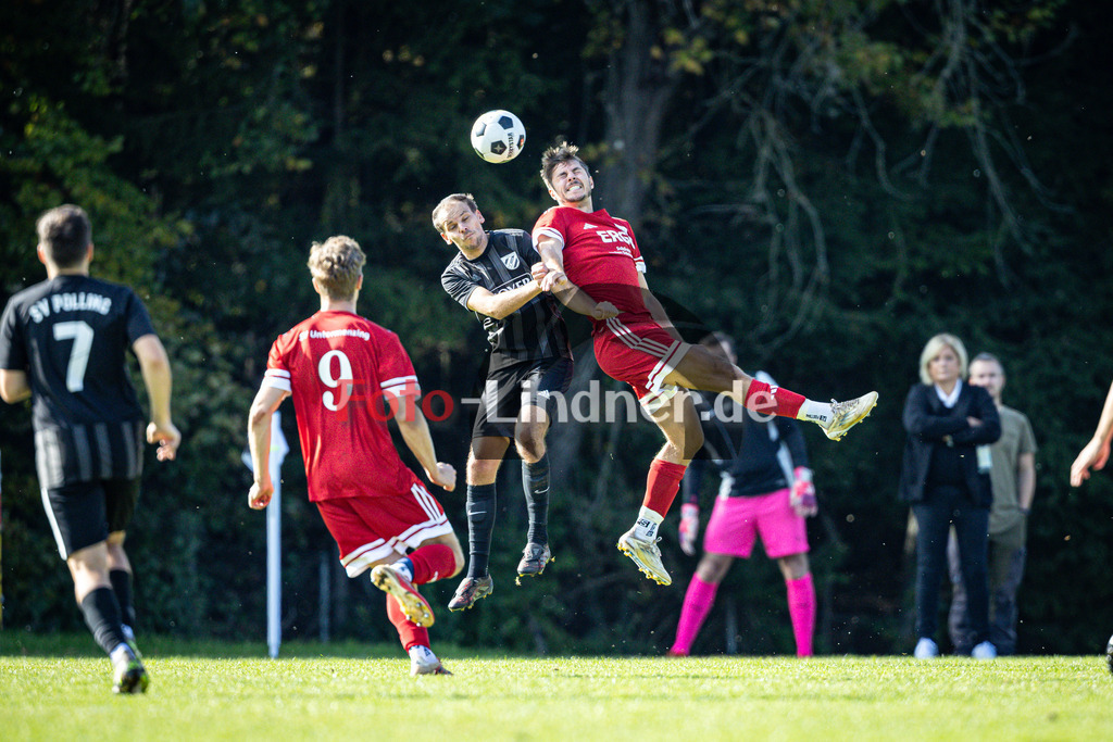 SV Polling gegen SV Untermenzing | Fußball Herren Bezirksliga Oberbayern Süd 2025/26 13. Spieltag, SV Polling gegen SV Untermenzing, 20251012,Kopfballduell, 2025-10-12 in Polling (Sportplatz Polling), Christian BAIERLACHER (SV Polling 3), Copyright: WolfgangxLindner www.foto-lindner.de