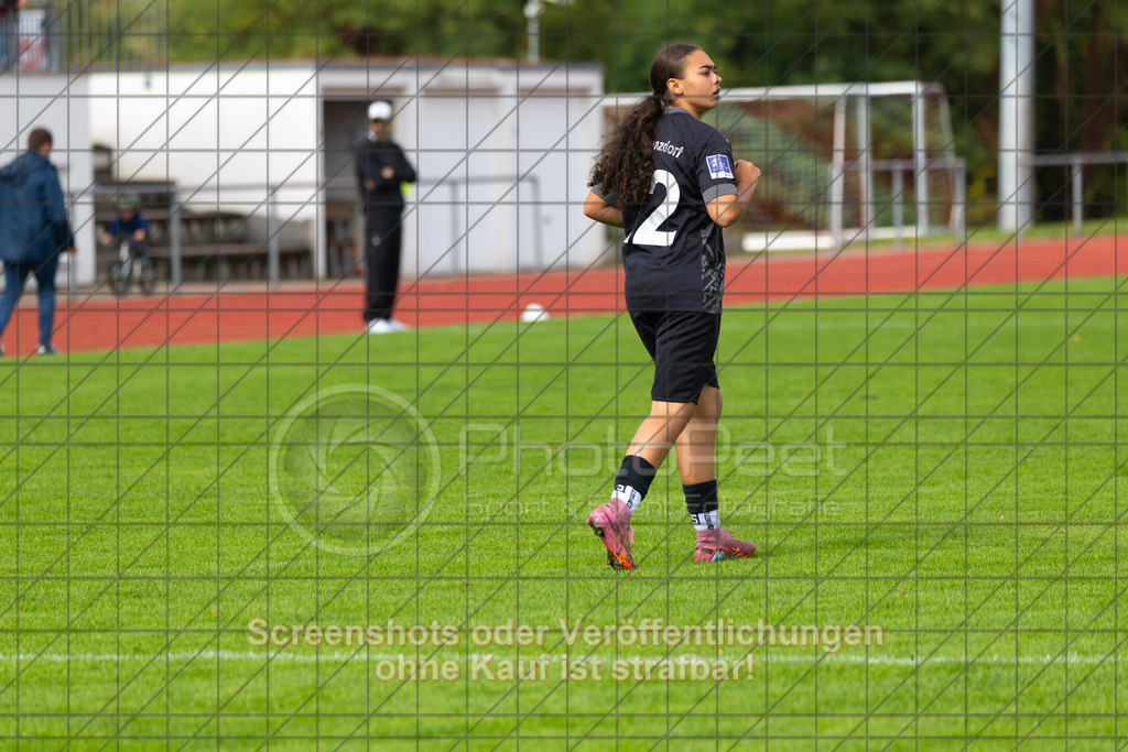 20261010_140843_0021_(c)_by_PhotoPeet | #,1.FC Donzdorf (schwarz) vs. SC Sand (blau), Fußball, EnBW-Oberliga B -Juniorinnen, 05. Spieltag, Saison 2026/2027, Rasenplatz Lautertal Stadion, Süßener Straße 16, 73072 Donzdorf, 10.10.2026 - 14:00 Uhr,Foto: PhotoPeet / Sport- &amp; Eventfotografie / Peter Harich