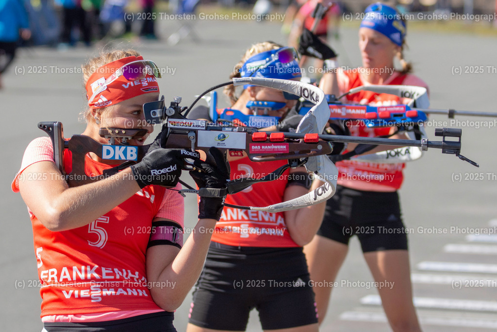 Deutsche Meisterschaften Biathlon 2018 | Deutsche Meisterschaften Biathlon 2018, Massenstart Frauen am 15.09.2018 in der DKB SKI ARENA in Oberhof, (Deutschland)

Bild: Franziska Preuss vom SC Haag / Zoll (3),
Luise Kummer vom SV Frankenhain / BwO (5) - Realisiert mit Pictrs.com