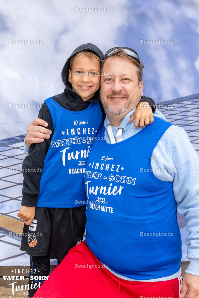 2022-00063173-Vater-Sohn-Turnier-Teamfotos-2 | 26.05.2022; Berlin Foto: Gerold Rebsch - www.beachpics.de