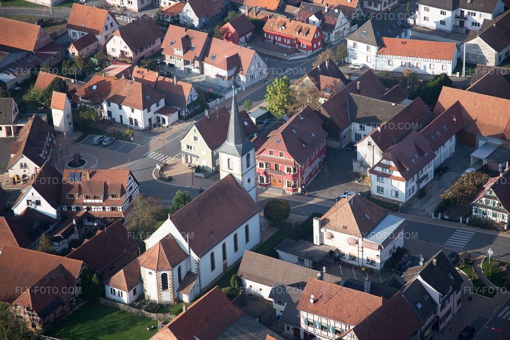 Aerial view: View of the town in Niederrœdern in the state Bas-Rhin, France.Photo: IMG_075675.jpg taken on 11/01/2014 by Werner Riehm/FLY-FOTO.comResolution of the original: 5472 x 3648 px
