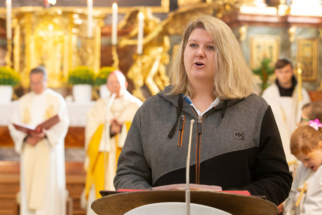 Festmesse-040 | Fotodoku der Festmesse anläßlich der Seligsprechung von Maria Theresia LEDOCHOWSKA 1975, zelebriert von Altbischof DDr. Klaus Küng und Pfarrer Mag. Zenon PAJAK in der Pfarrkirche Loosdorf. 