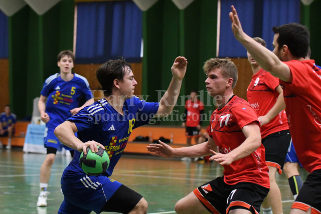 SSG Metten :  SG Moosburg   | gegen die Mossburger Abwehrmauer Pirzer Emanuel  (SSG Metten #18) - Realisiert mit Pictrs.com