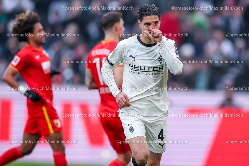 BMG11012601030 | 11.01.2026, Fußball, Borussia Mönchengladbach - FC Augsburg, 1. Fußball Bundesliga, 16.Spieltag, Borussia-Park, Saison 2025 2026: Torjubel nach dem Tor zum 2:0 durch Torschütze Kevin Diks&nbsp;(Borussia Mönchengladbach #04)  DFB regulations prohibit any use of photographs as image sequences and or quasi-video.