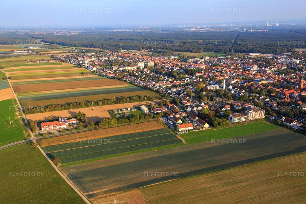 Luftbild: Landauer Straße mit Freiwillige Feuerwehr Kandel und Willi-Hussong-Haus in Kandel im Bundesland Rheinland-Pfalz in Deutschland. Foto: IMG_073875.jpg vom 03.10.2014 durch Werner Riehm/FLY-FOTO.de