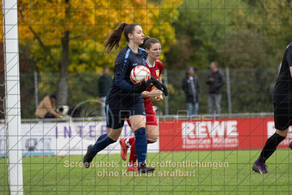 20251012_134428_0614 | #,1.FC Donzdorf (schwarz) vs. VfB Stuttgart II (rot), Fussball, Frauen-Verbandsliga Württemberg, 05. Spieltag, Saison 2025/2026, Rasenplatz Lautertal Stadion, Süßener Straße 16, 73072 Donzdorf, 12.10.2025 - 13:00 Uhr,Foto: PhotoPeet-Sportfotografie/Peter Harich