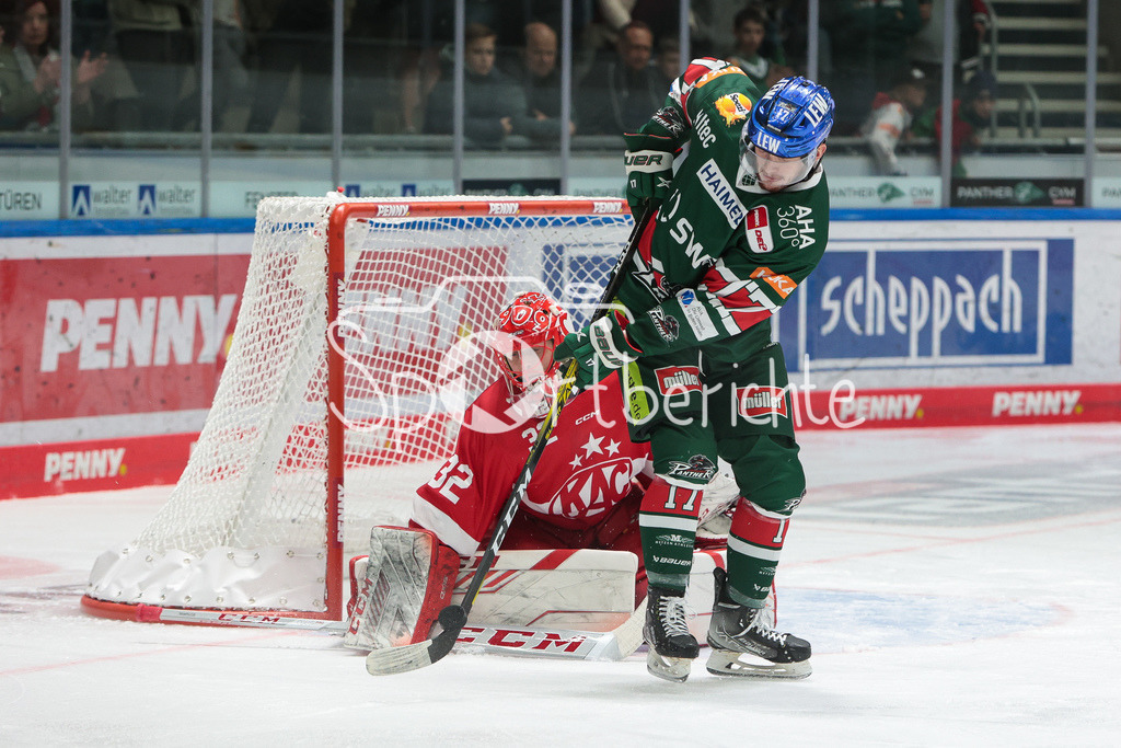 Augsburger Panther - Klagenfurter AC | Ryan KUFFNER (AEV #17) nimmt Sebastian DAHM (KAC #32) die Sicht
