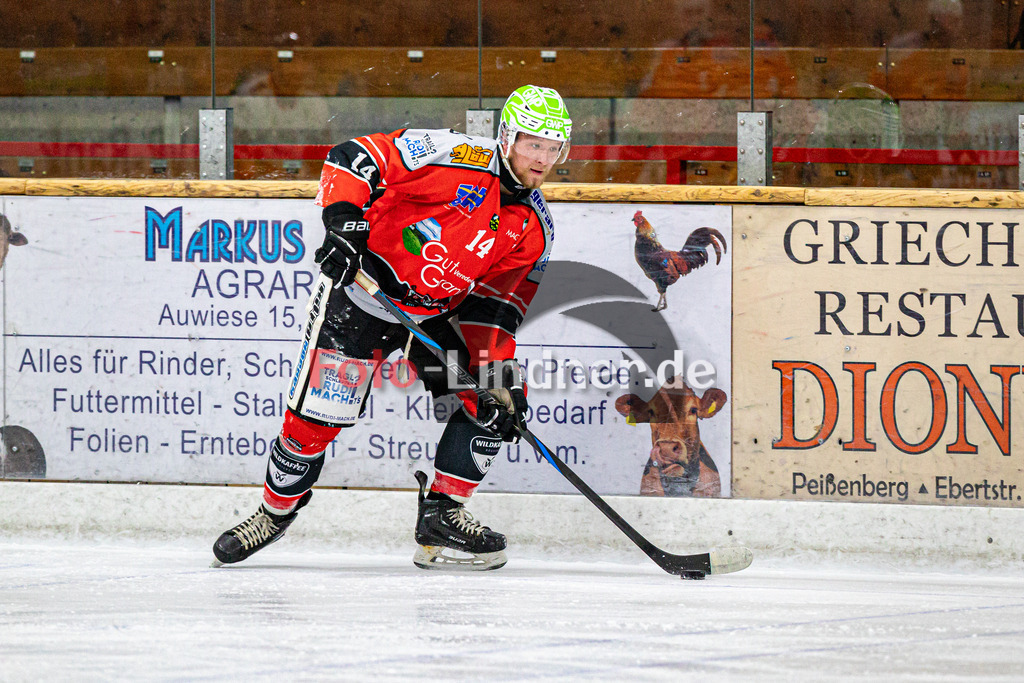 TSV Peißenberg Miners vs ESC Kempten SHARKS | Eishockey Bayernliga Vorbereitung 2024/2025, TSV Peißenberg Miners vs ESC Kempten SHARKS, 20241004,Lukas ARTUS (Miners 14) in Aktion, Freisteller,2024-10-04 in Peißenberg (Eisstadion)Lukas ARTUS (Miners 14)Copyright: WolfgangxLindner