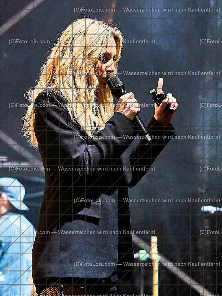 ALP8453_NASCHENWENG_Hollenstein | (C)FotoLois.com, Alois Spandl, Melissa NASCHENWENG auf BERGBAUERNTOUR beim KÖNIGSBERG OPEN AIR in Hollenstein, Sa 2. September 2023.