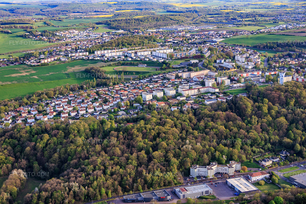 Aerial view: View of the town from the northeast in the district La Carriere in Saint-Avold in the state Moselle, France. – Photo: IMG_154716.jpg taken on 04/17/2026 by Werner Riehm/FLY-FOTO.com – Resolution of the original: 6000 x 4000 px