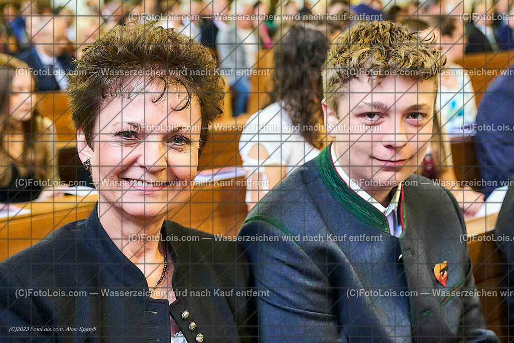 ALP2188_Pfarrfirmung Wieselburg | (C)FotoLois.com, Alois Spandl, Pfarrfirmung in Wieselburg mit Firmspender Eduard Gruber (ehemaliger Generalvikar der Diözese St. Pölten), Sa 3. Juni 2023.