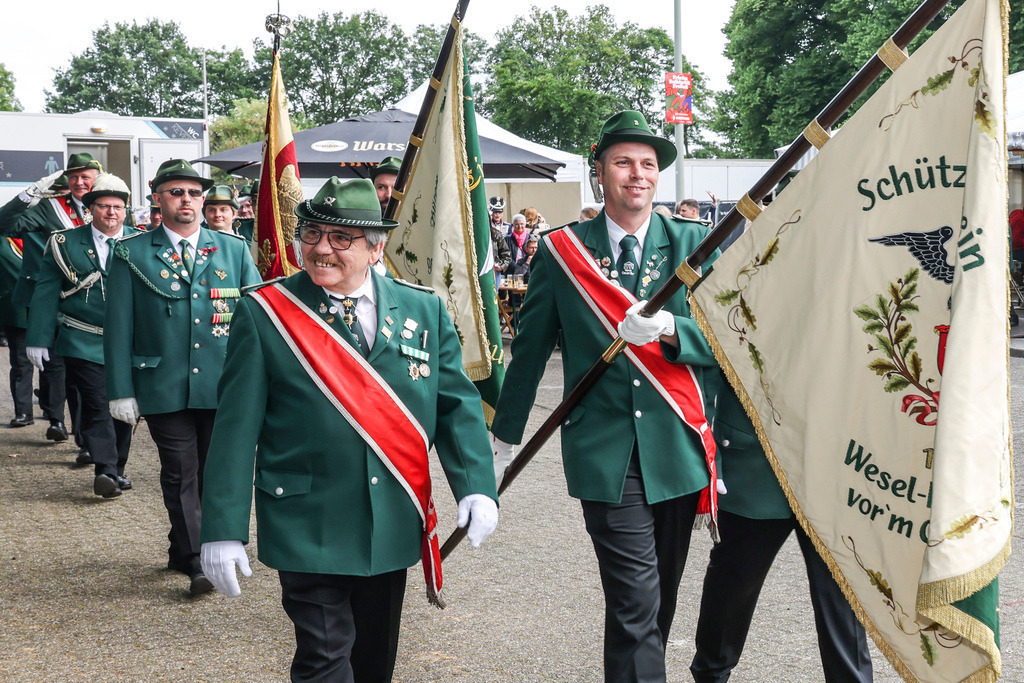 top-top.de 240602-047 | Foto, Video, Fotografie, Videografie, Fotobox, DJ, Discjockey, Musik, Musikbox, Veranstaltung, Photobooth, Amazon, Ebay, Buchtipp, Bestseller, Autor, Verlag, Buch, Wesel, Hamminkeln, NRW, Dinslaken, Rees, Drohne, Hochzeit, Party, Fotobox, Wesel, Fotograf