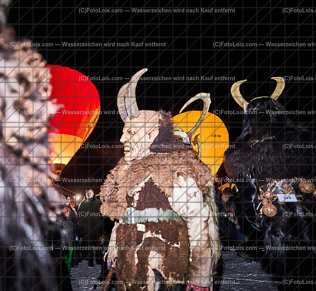 _ALP8364_NACHTderBALLONE_Lackenhof_Gaminger Oetscherteufel | ... mit dem Ballonsportclub Ötscherland aus Wieselburg, der Bergrettung Lackenhof mit einer Schauübung, der Perchtengruppe 'Gaminger Ötscherteufeln' und dem Musikverein Lackenhof, die Ballonfahrer spendeten ihre Gage in diesem Jahr dem schwer verunglückten Gerald Bernreiter alias 'KLEX' der erst nach der ReHa und einem Umbau seines Hauses in Lackenhof frühestens im Mai 2026 wieder nach Hause kommen kann, So 28. Dezember 2025.