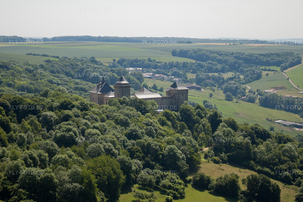 Luftbild: Manderen, Château Mensberg in Manderen im Bundesland Moselle in Frankreich. Foto: IMG_29634.jpg vom 27.06.2010 durch Werner Riehm/FLY-FOTO.de