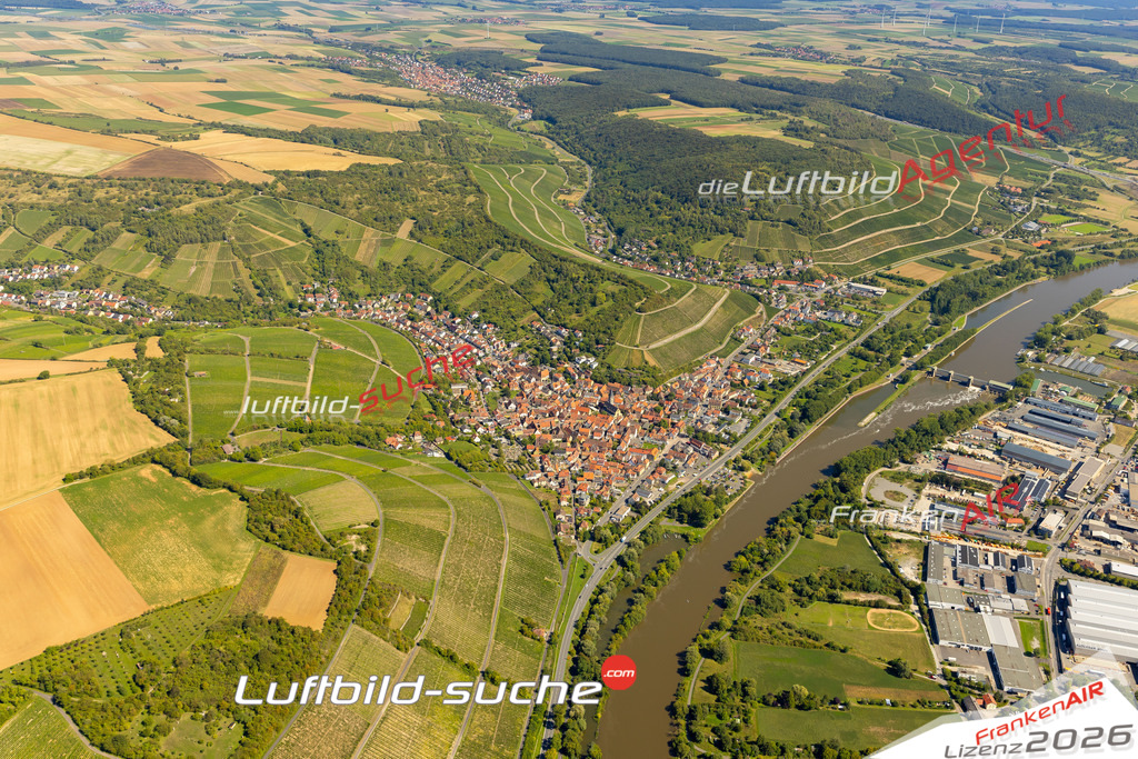 Das Luftbild zeigt :  Randersacker - Die Luftaufnahme wurde 2023 vom UL-Flugzeug aus erstellt ( keine Drohne ) - Hochauflösende Luftaufnahme - Für grossformatige Ausdrucke geeignet. Die Geschenkidee !Mit Lizenz und Bildrechte bestellbar