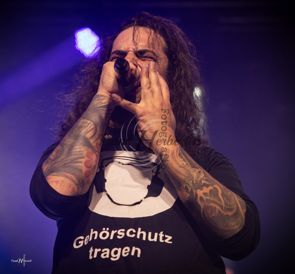 Justice Geiselwind 31.10.2025 | Frank Herberich Fotografie, Frank Herberich, Fotografie, Hochzeit, Portrait, St. Peter Ording, Ording, Westerhever, Nordsee, Frank Fotografie, Hardheim,  Odenwald,Walldürn, Band,Eventfotografie - Realisiert mit Pictrs.com