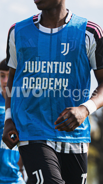 juv_lut_fmachado-0089 | Images from the Juniors B match between Juventus Academy and FC Lutry, played on 18 March 2026 in Lutry, Switzerland, featuring players, coaching staff and match action throughout the game.