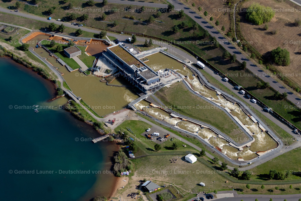 4039011 | MARKKLEEBERG 14.09.2020 Leistungssport- Zentrum und Kanu- und Kajak- Wassersport- Rennstrecke " Kanupark Markkleeberg " nach Entwürfen der RKW Architektur +  Rhode Kellermann Wawrowsky GmbH an der Wildwasserkehre in Markkleeberg im Bundesland Sachsen, Deutschland. Weiterführende Informationen bei: Kanupark Markkleeberg. // Competitive sports center and canoe and kayak water sports race track "Kanupark Markkleeberg" according to designs by RKW Architektur + Rhode Kellermann Wawrowsky GmbH on the Wildwasserkehre in Markkleeberg in the state Saxony, Germany. Further information at: Kanupark Markkleeberg. Foto: Gerhard Launer