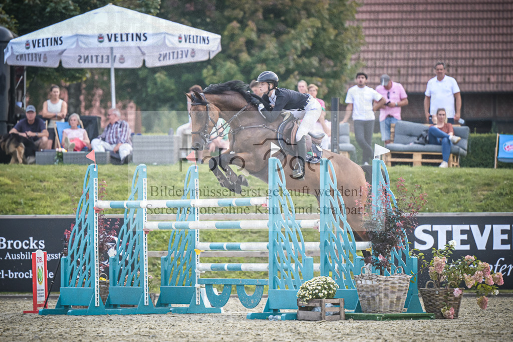 DOS_3539 | Entdecke hochwertige Reitturnierfotos von Foto Oger. Professionell, emotional und authentisch – jetzt Lieblingsmomente im Shop bestellen.Deutschlandweite Turnierfotografie. - Realisiert mit Pictrs.com