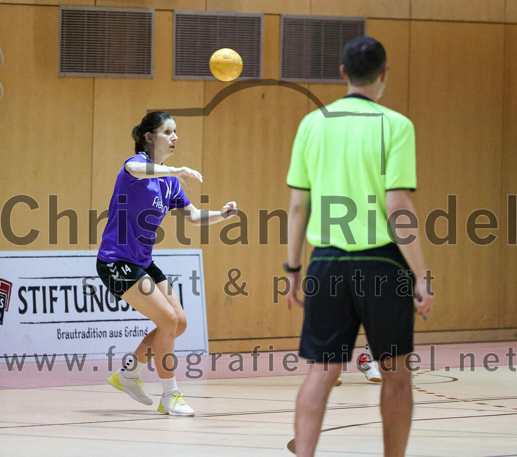 2022-11-12_024_SpVgg_Altenerding_II_gegen_SC_Kirchdorf | Erding, Deutschland, 12.11.2022:
Handball, Bezirksliga Frauen Altbayern 2022 / 2023, 5. Spieltag, SpVgg Altenerding II gegen SC Kirchdorf, Endergebnis: 24:19

Grit Kschischow (SpVgg Altenerding, #14)

Foto: Christian Riedel / fotografie-riedel.net