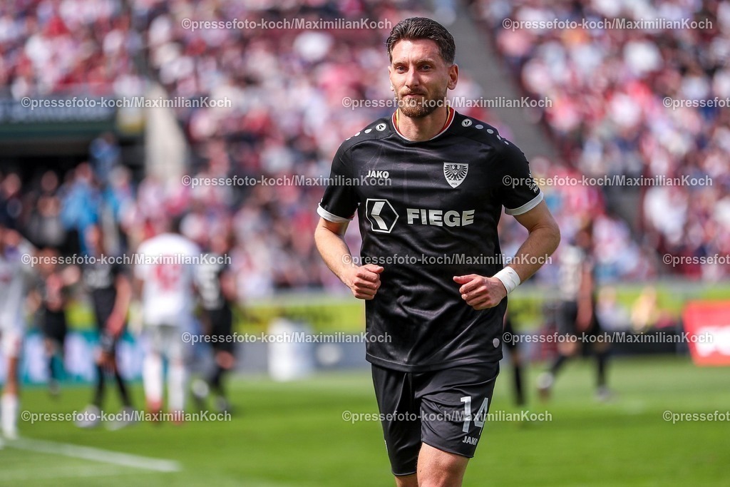 1FC20042501077 | 20.04.2025, Fußball, 1. FC Köln - Preußen Münster, 2.. Fußball Bundesliga, 30. Spieltag, RheinEnergie-STADION, Saison 2024 2025: Charalambos Makridis (Preussen Muenster #14) DFB regulations prohibit any use of photographs as image sequences and or quasi-video.