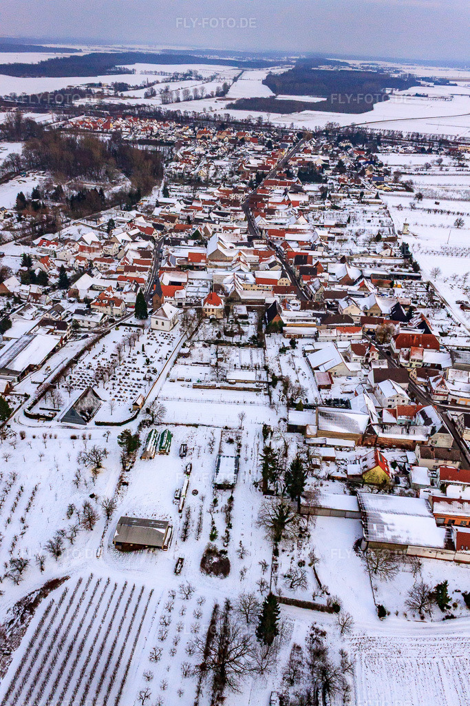 Luftbild: Dorfansicht aus Westen bei Schnee in Winden im Bundesland Rheinland-Pfalz in Deutschland. Foto: IMG_23734.jpg vom 16.01.2010 durch Werner Riehm/FLY-FOTO.de
