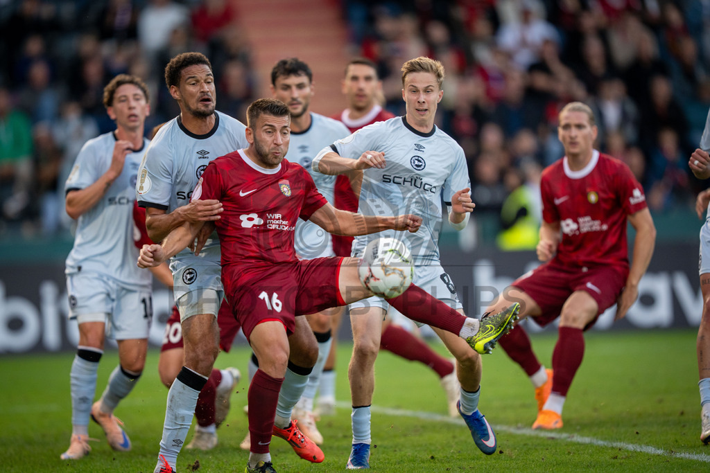 SG Sonnenhof Großaspach vs. Arminia Bielefeld, Fussball, DFB-Pokal, 1. Runde, 22.08.2026 | Marius Kunde (SG Sonnenhof Großaspach, #16),SG Sonnenhof Großaspach vs. Arminia Bielefeld, Fussball, DFB-Pokal, 1. Runde, 22.08.2026,DFB regulations prohibit any use of photographs as image sequences and/or quasi-video