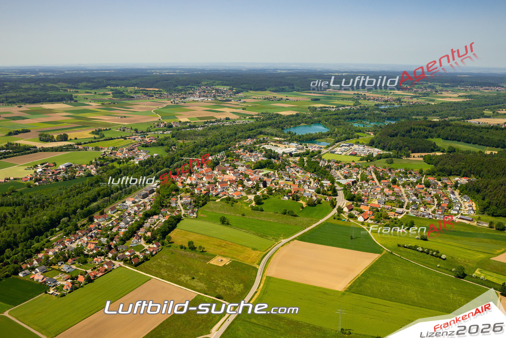 Das Luftbild zeigt  Kellmünz an der Iller - Die Luftaufnahme wurde 2023 vom UL-Flugzeug aus erstellt ( keine Drohne ) - Hochauflösende Luftaufnahme - Für grossformatige Ausdrucke geeignet. Die Geschenkidee !Mit Lizenz und Bildrechte bestellbar