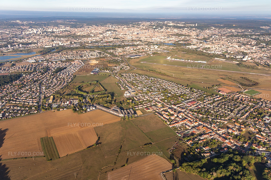 Aerial view: View of the town in Saulxures-lès-Nancy in the state Meurthe et Moselle, France. – Photo: IMG_117845.jpg taken on 09/14/2019 by Werner Riehm/FLY-FOTO.com – Resolution of the original: 5045 x 3363 px